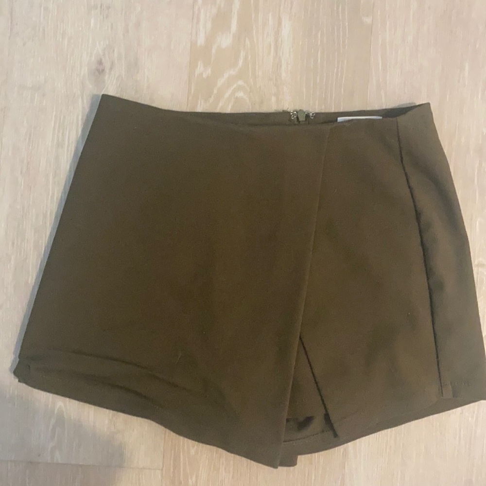 Superdown skort green revolve xs